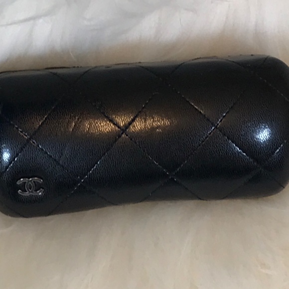 CHANEL Black Quilted 100% Leather Sunglass Case With Silver Logo - Picture 7 of 16